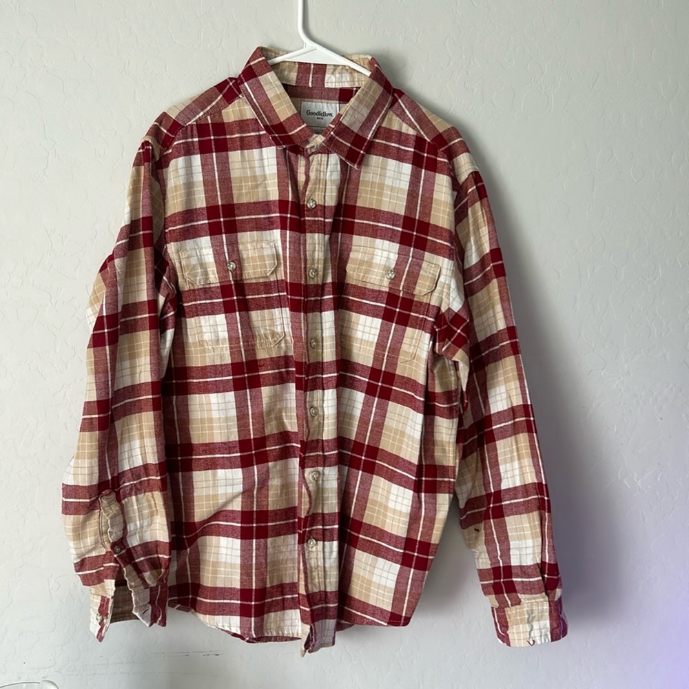 Red and tan men’s collar button down